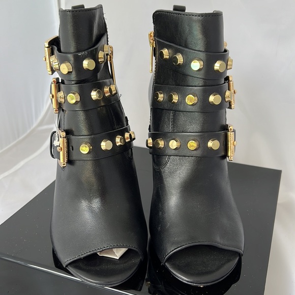 Michael Kors boots. Size 6 - Picture 4 of 4